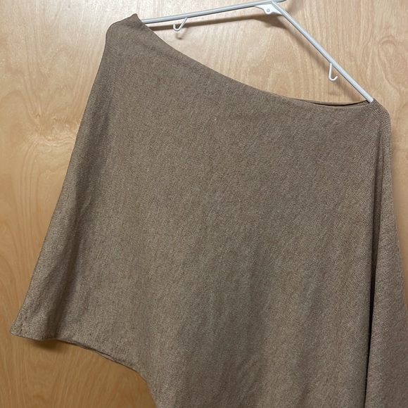 Lux Collexion luxury connected shall. Contains 30% cashmere. Very soft and warm. - Picture 4 of 11
